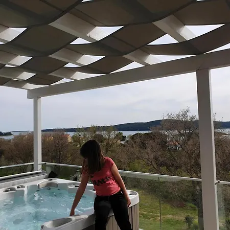 Holiday home Stella, Pomer, Mit Pool, Sauna Und Whirlpool Pula