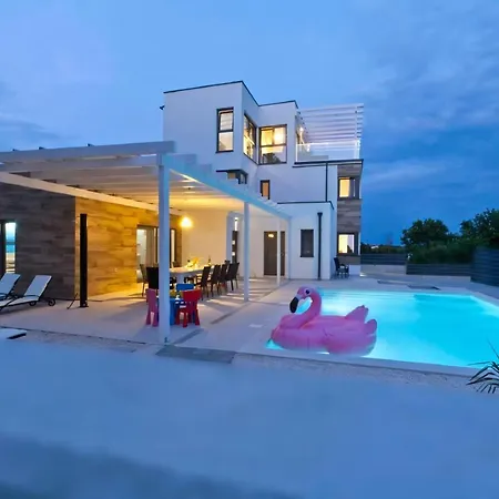 Stella, Pomer, Mit Pool, Sauna Und Whirlpool * Pula