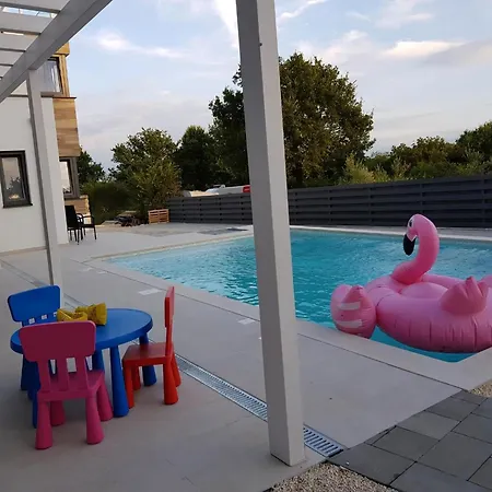 Stella, Pomer, Mit Pool, Sauna Und Whirlpool